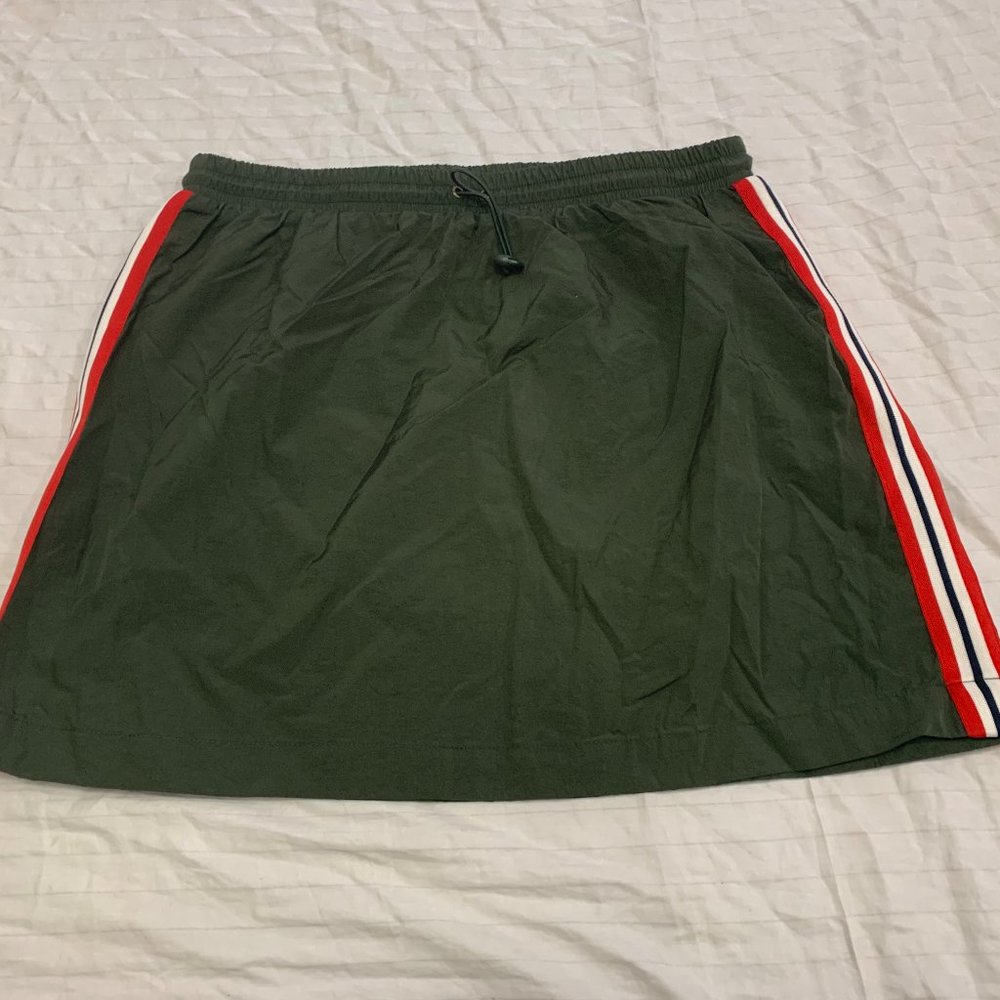 🍏🍏🍏  WILD FABLE WOMENS NYLON UNLINED SKIRT SIZE M. 🍏🍏🍏